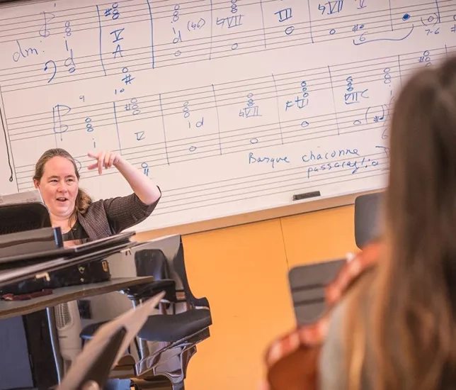 Kelly Savage inspires students in the course <em>Improvising on a Ground</em>