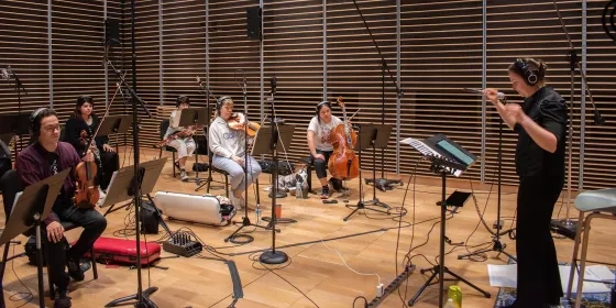 Dara Novoliantceva conducts students in Studio G