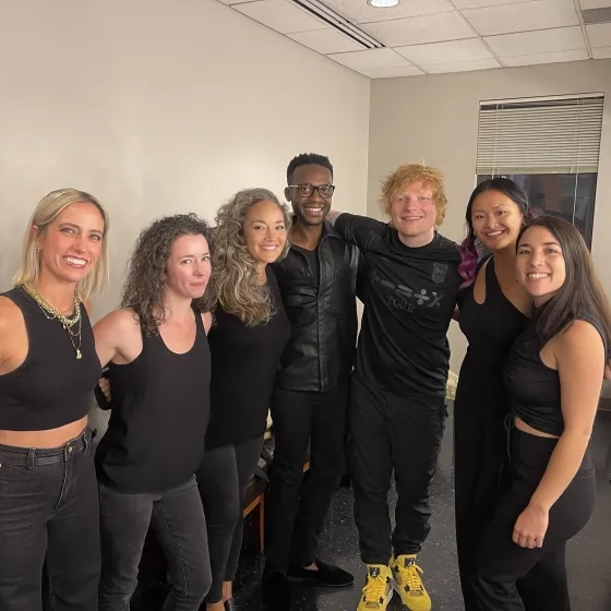 Anna Nordmoe (second from right) with Ed Sheeran.