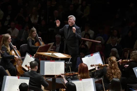 Edwin Outwater conducts SFS and SFCM musicians at Davies Hall.