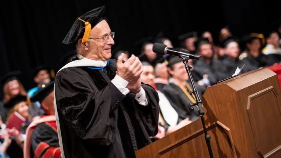Sir Clive Gillinson addresses graduates. 