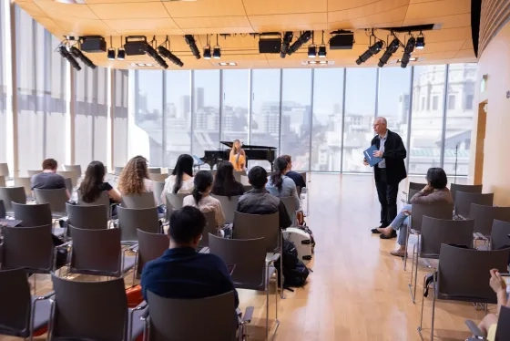 Cello faculty Richard Aaron teaches a masterclass at SFCM.
