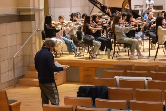 Steve Mackey at an SFCM Orchestra rehearsal.