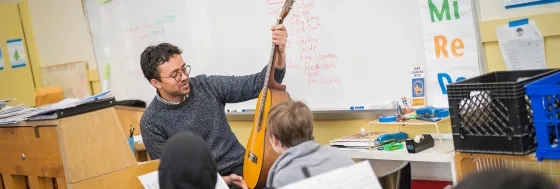 A SFCM student teaching young children