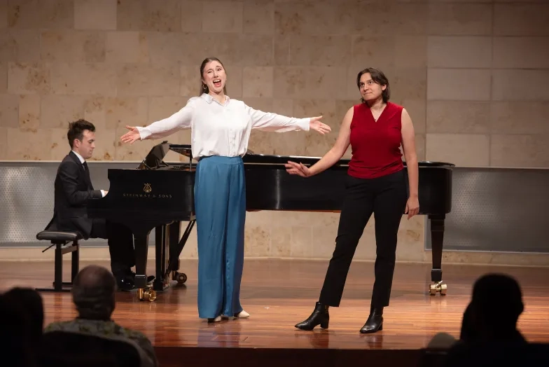 Students Natalie Sweeney and Carmen Voskuhl.