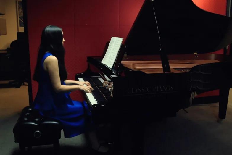 Samantha Cho at the piano