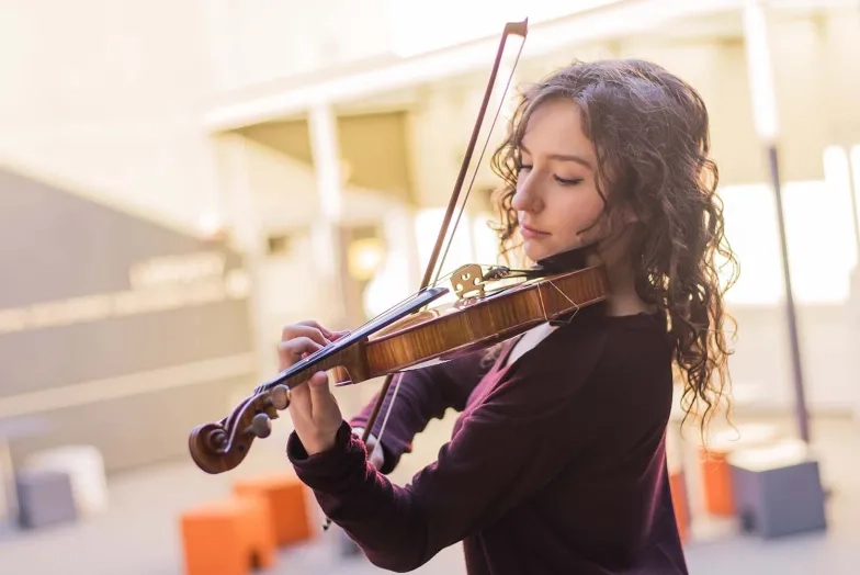 A photo of an SFCM violinist