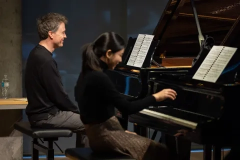 Paul Lewis gives a masterclass at SFCM.