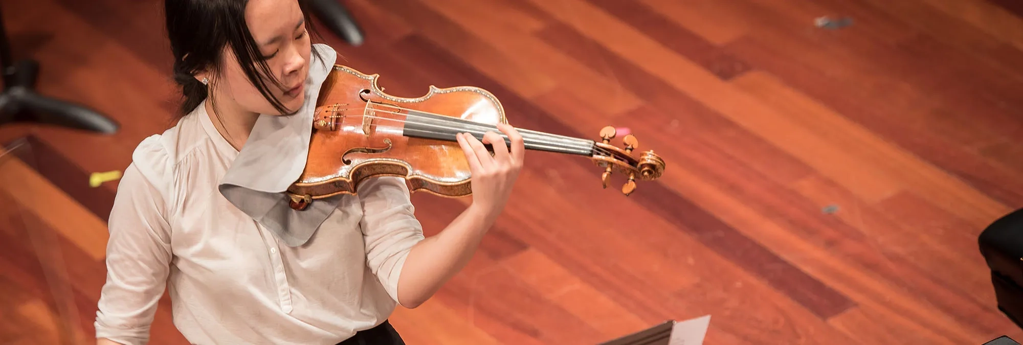 sfcm student playing violin